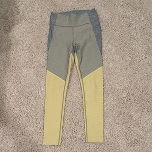 Outdoor Voices Women's Leggings in Gray and Butter Yellow